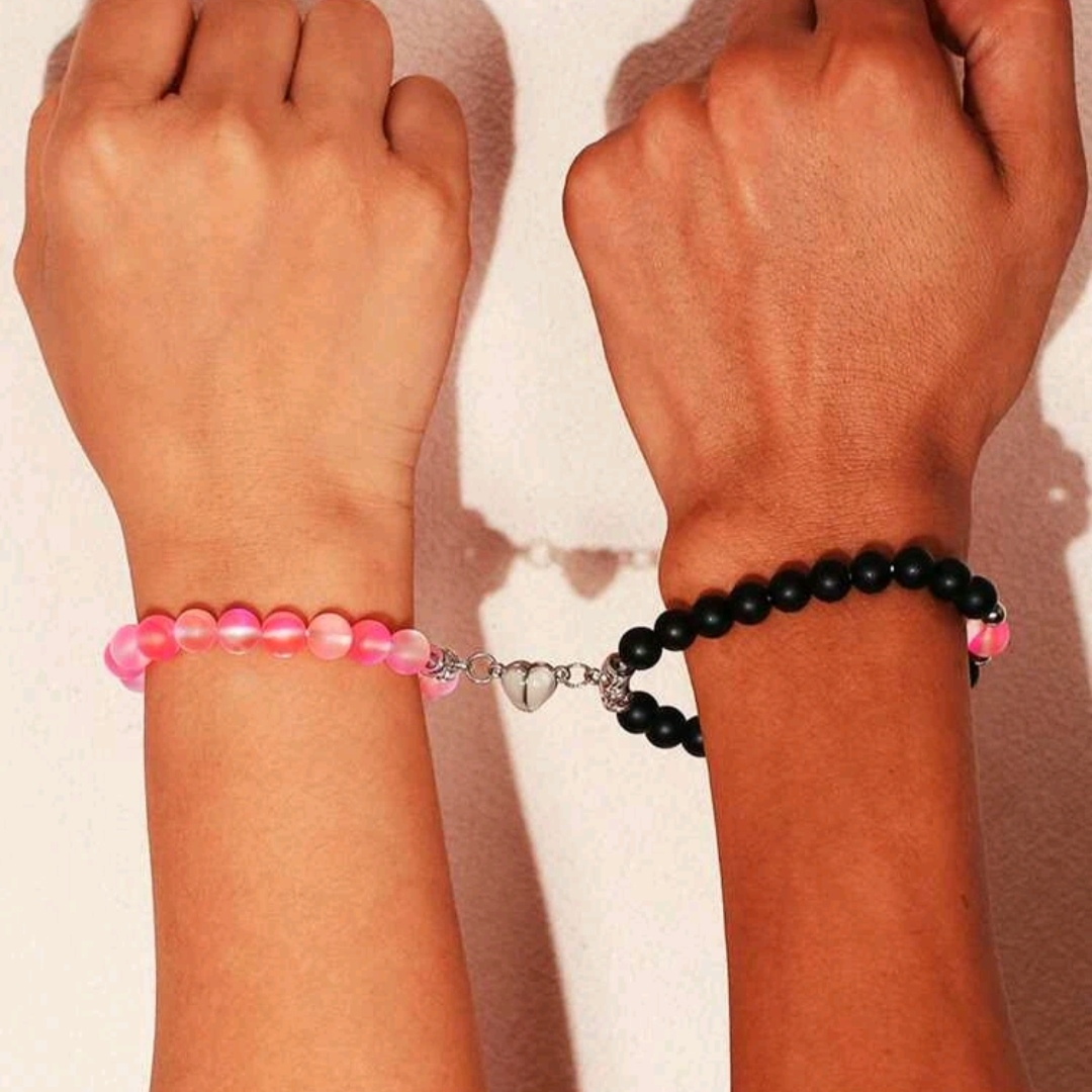 Set de pulsera para pareja con cuenta brillante con diseño de corazón